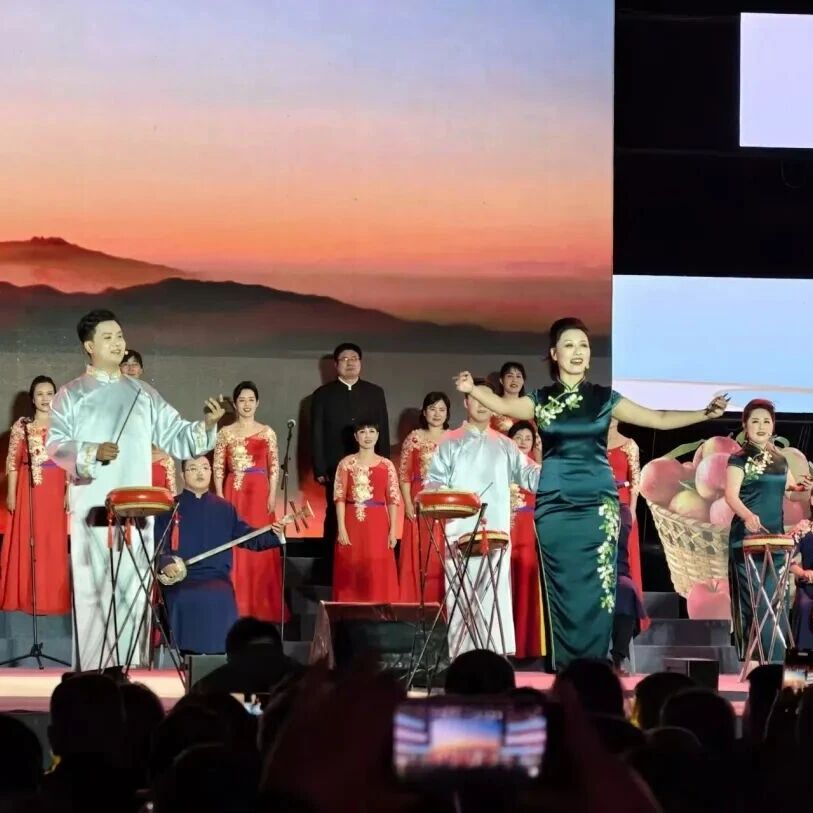 《放歌中国》走进栖霞：本土文艺惊艳绽放，倾情演绎展现果都魅力