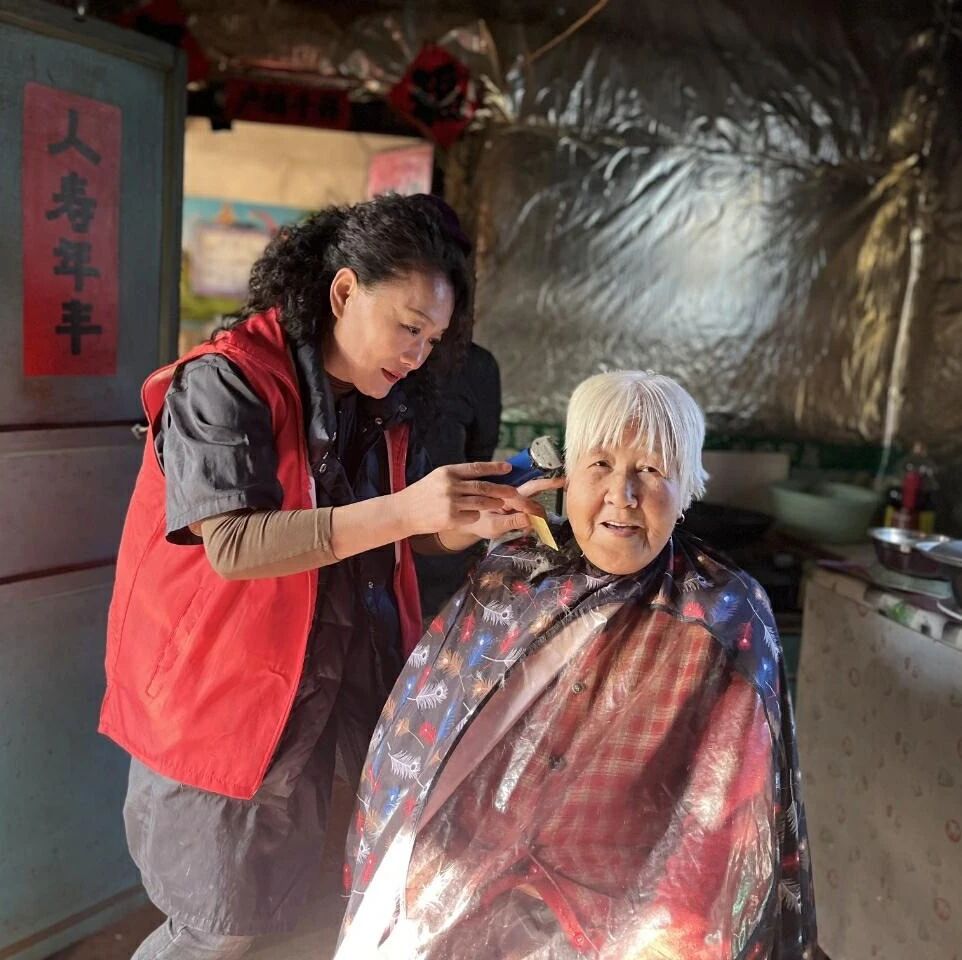 栖霞市翠屏街道李翠珍：“暖心剪刀手”以精工裁剪岁月