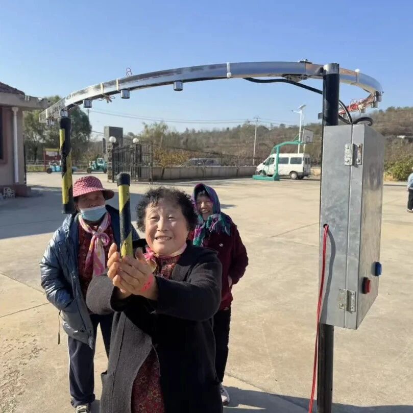 福山区回里镇李家疃村举办社区趣味运动会