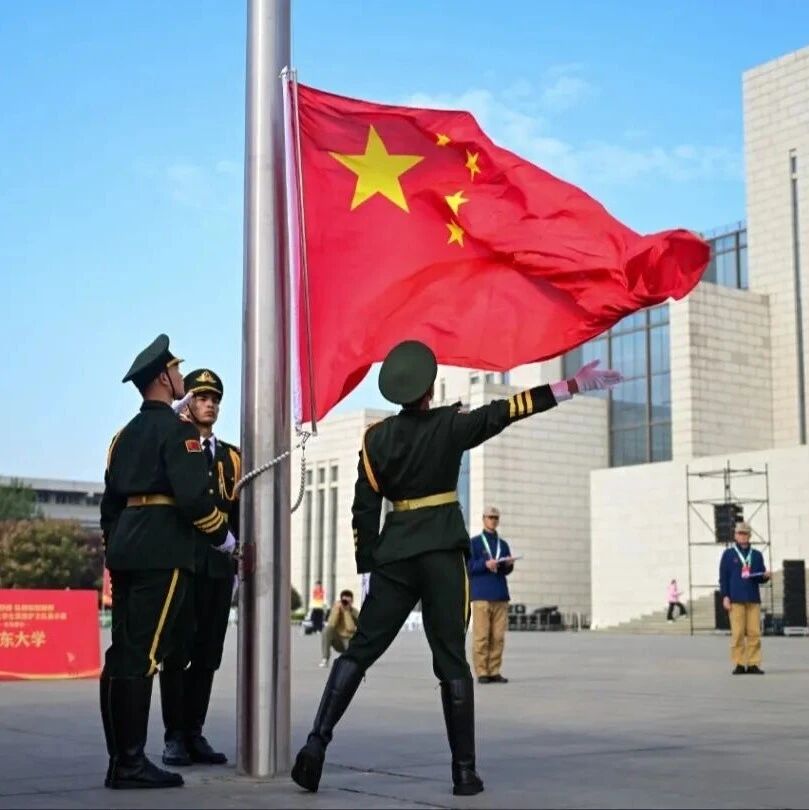 烟台汽车工程职业学院国旗护卫队在全国大学生升旗展示赛北部赛区斩获双奖