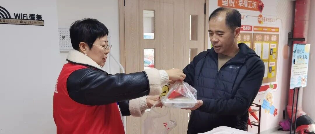 带娃吃饭难？社区“开小灶”！“饱饱厨坊”来了