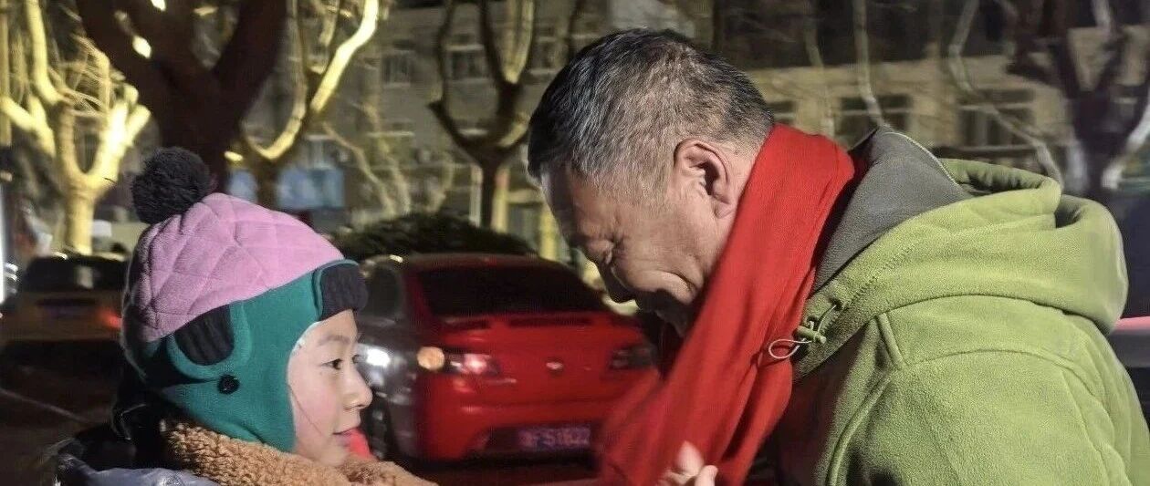 元旦凌晨海阳60名少年走上街头送暖意