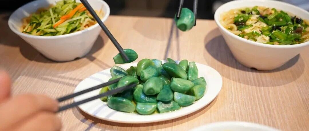 文化“两创”担使命 | 腊八蒜：一坛翡翠里的时间味道