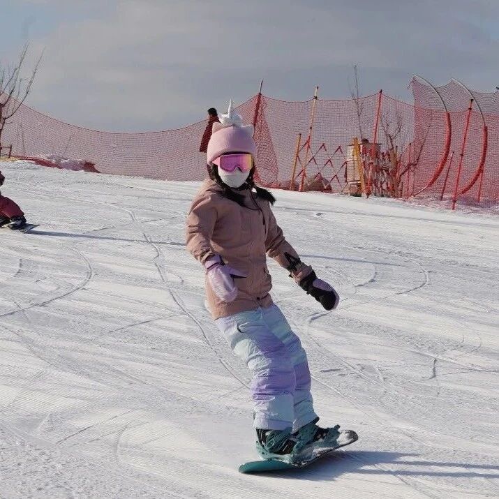雪耀港城 竞逐冬韵 烟台第九届冰雪运动会雪上项目及雪上嘉年华激情启幕