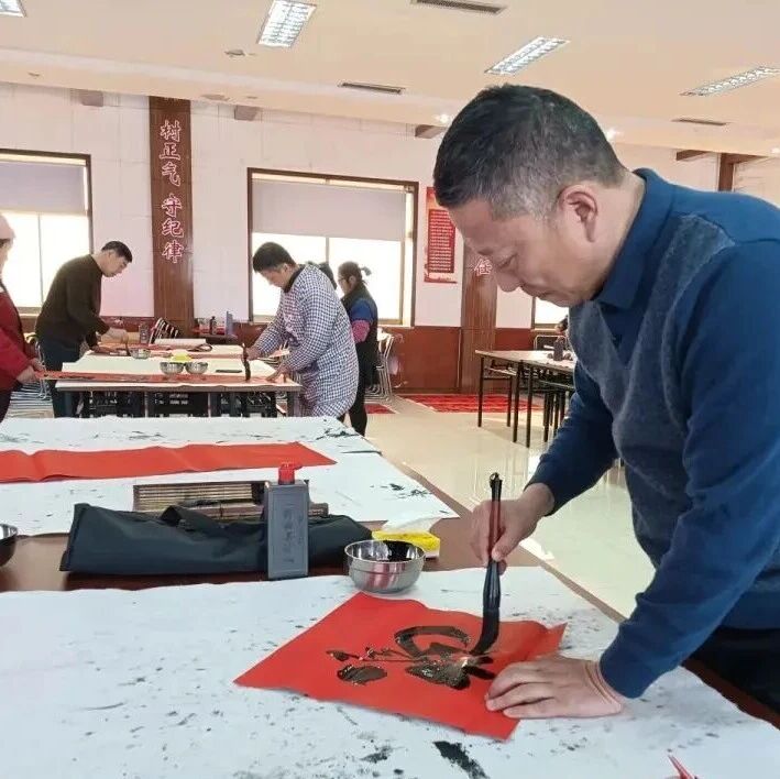 春联寄福，共赴新春之约！莱州书法家们“大显神通”，邀您踏上这趟“墨香之旅”！