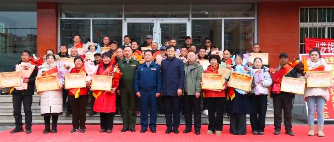 栖霞市为立功受奖军人家庭集体送喜报