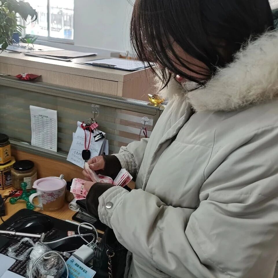 拾金不昧、接力守护——烟台C1路城际公交车上的暖心故事