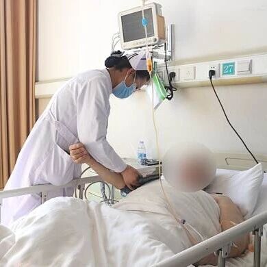 生死竞速！众人接力成功抢救心梗倒地男子