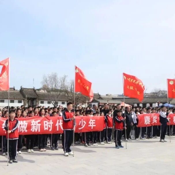栖霞市翠屏中学组织师生八公里徒步淬炼，在红色思政课中扎根铸魂