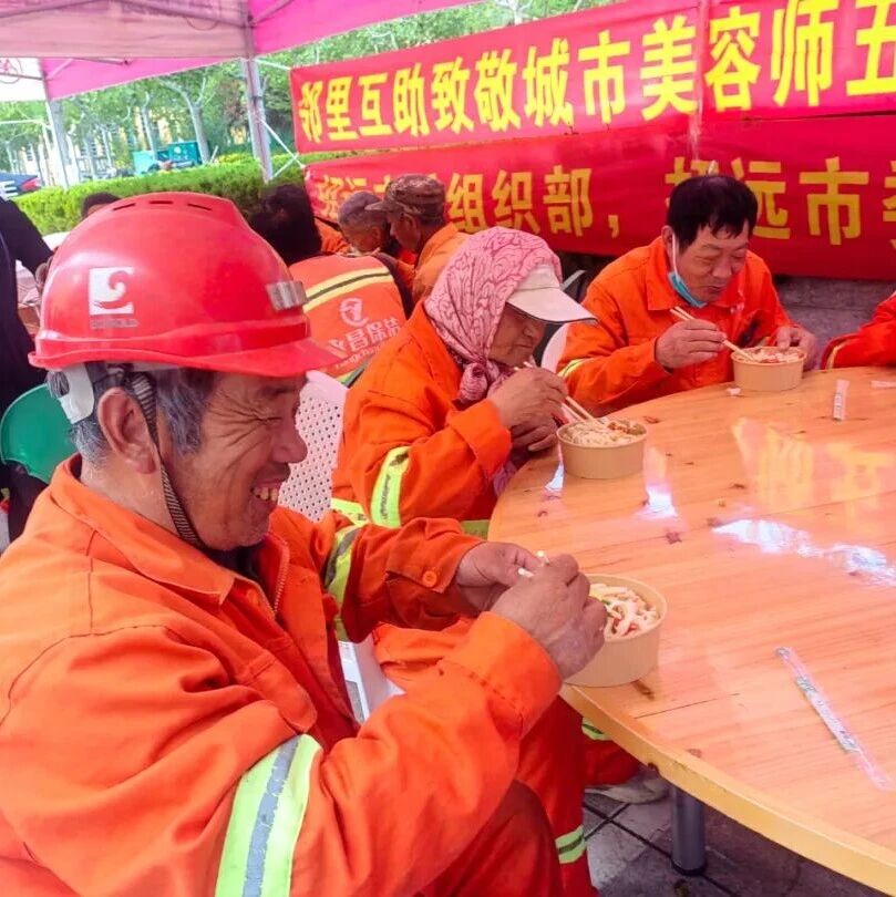 情系环卫一线 招远以 “面” 传情送上节日暖心关怀