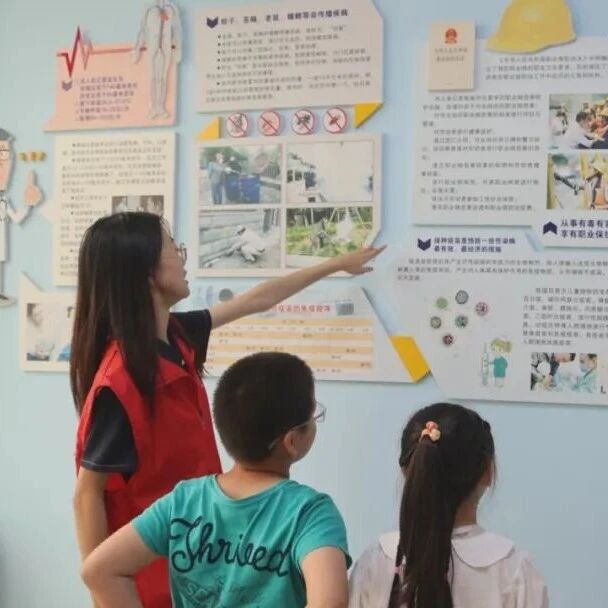 栖霞市庄园街道龙腾社区帮家长“带娃”
