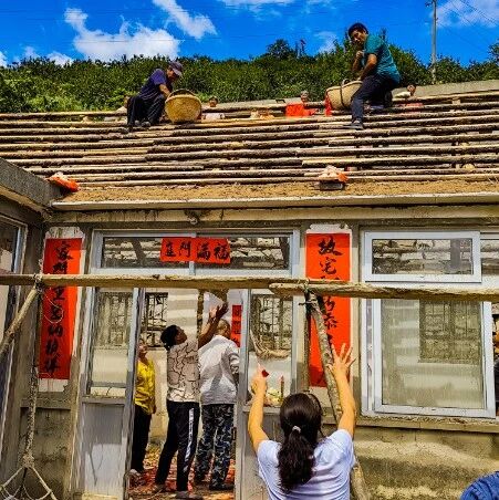 好热闹！海阳朱吴镇九岭夼村上演传统上梁民俗