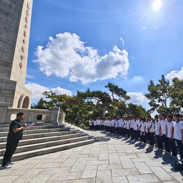 栖霞一中把“开学第一课”搬进烈士陵园，这堂思政课很有力量